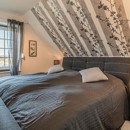 Amazing In With Kitchen Apartment *