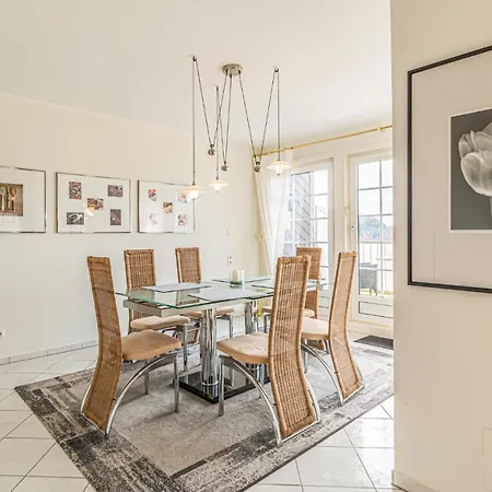 Amazing In With Kitchen Apartment *