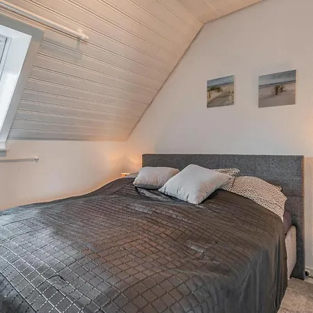 Apartment Stunning In With 2 Bedrooms&wifi *