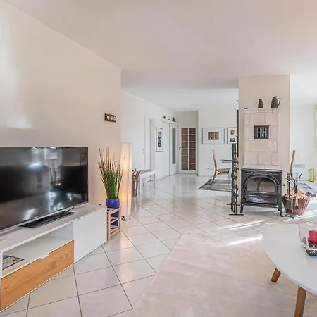 2 Bedroom Beautiful In *